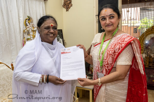 Amma con Dr Sandhya Purecha C20 2022 B