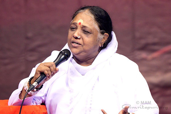 Amma en Gita Jayanthi 2022 Amritapuri 01