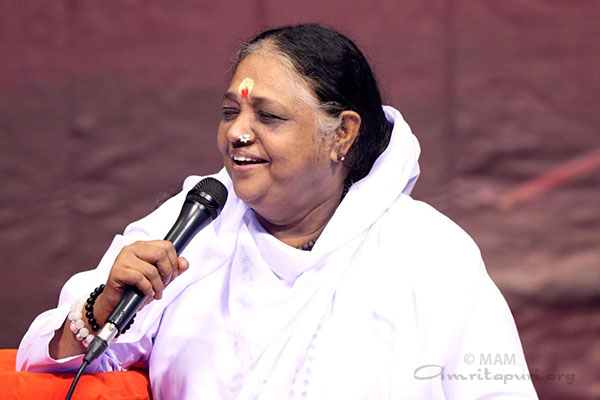 Amma en Gita Jayanthi 2022 Amritapuri 02