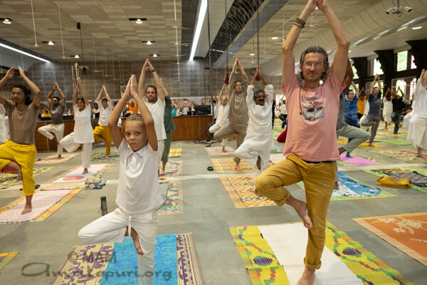 04 Dia internacional del Yoga Amritapuri 2023