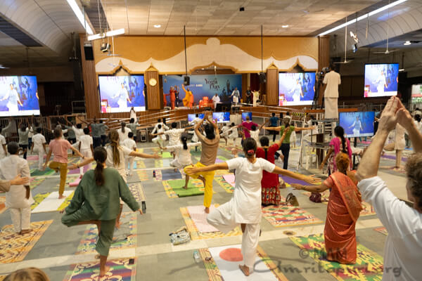 05 Dia internacional del Yoga Amritapuri 2023