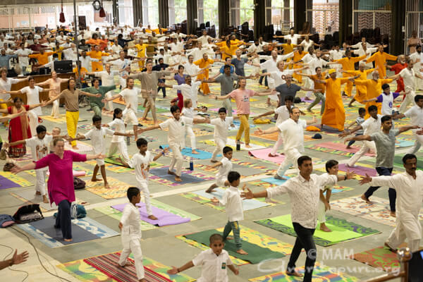 06 Dia internacional del Yoga Amritapuri 2023