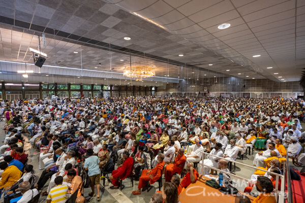 El Guru es la luna llena Gurupurima23 Amritapuri 02