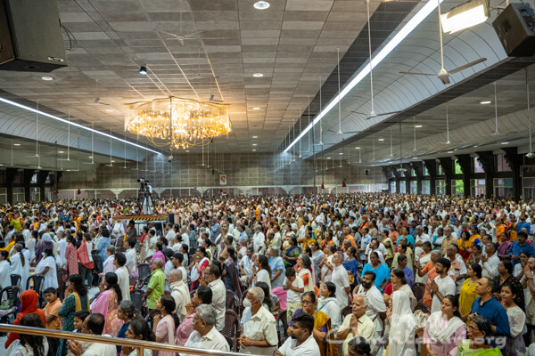 El Guru es la luna llena Gurupurima23 Amritapuri 04