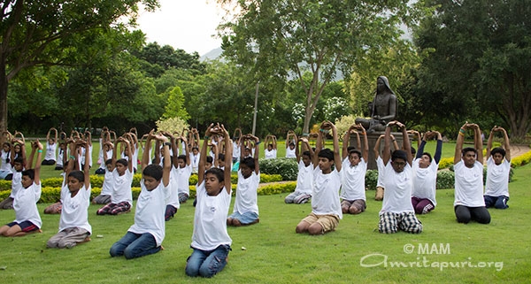 El día internacional del Yoga se celebra en todos los centros del ashram