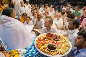 Devotos judíos celebran con Amma Rosh Hashanah