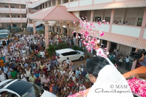 Amma extiende espiritualidad por el mundo