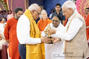 Dr. SL Bhyrappa honrado con el Amrita Keerti – Puraskara 2020