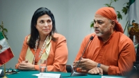 C20: Swami Dayamritananda Puri se reúne con miembros del parlamento en la Cámara de Diputados de México