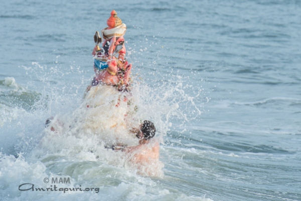 Ganesh Visarjan en Amritapuri