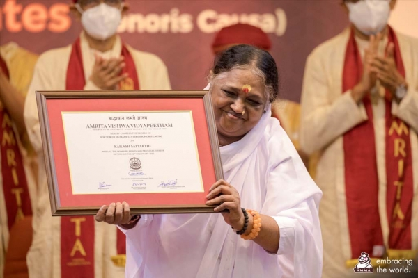Amrita’s first honorary doctorates go to a groundbreaking global economist and a Nobel Peace Laureate