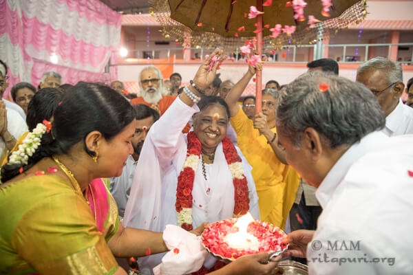 Bailando con Amor: La visita de Amma a Coimbatore