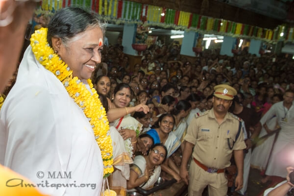 Amor puro en una ciudad de devoción: La visita de Amma a Kozhikode