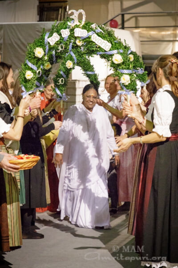 Amma ha sido portadora de una antorcha de espiritualidad y de cultura india