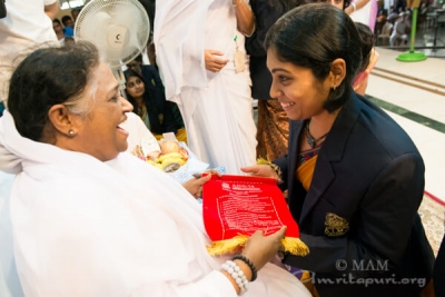 Amor y servicio, son la verdadera Gurudakshina